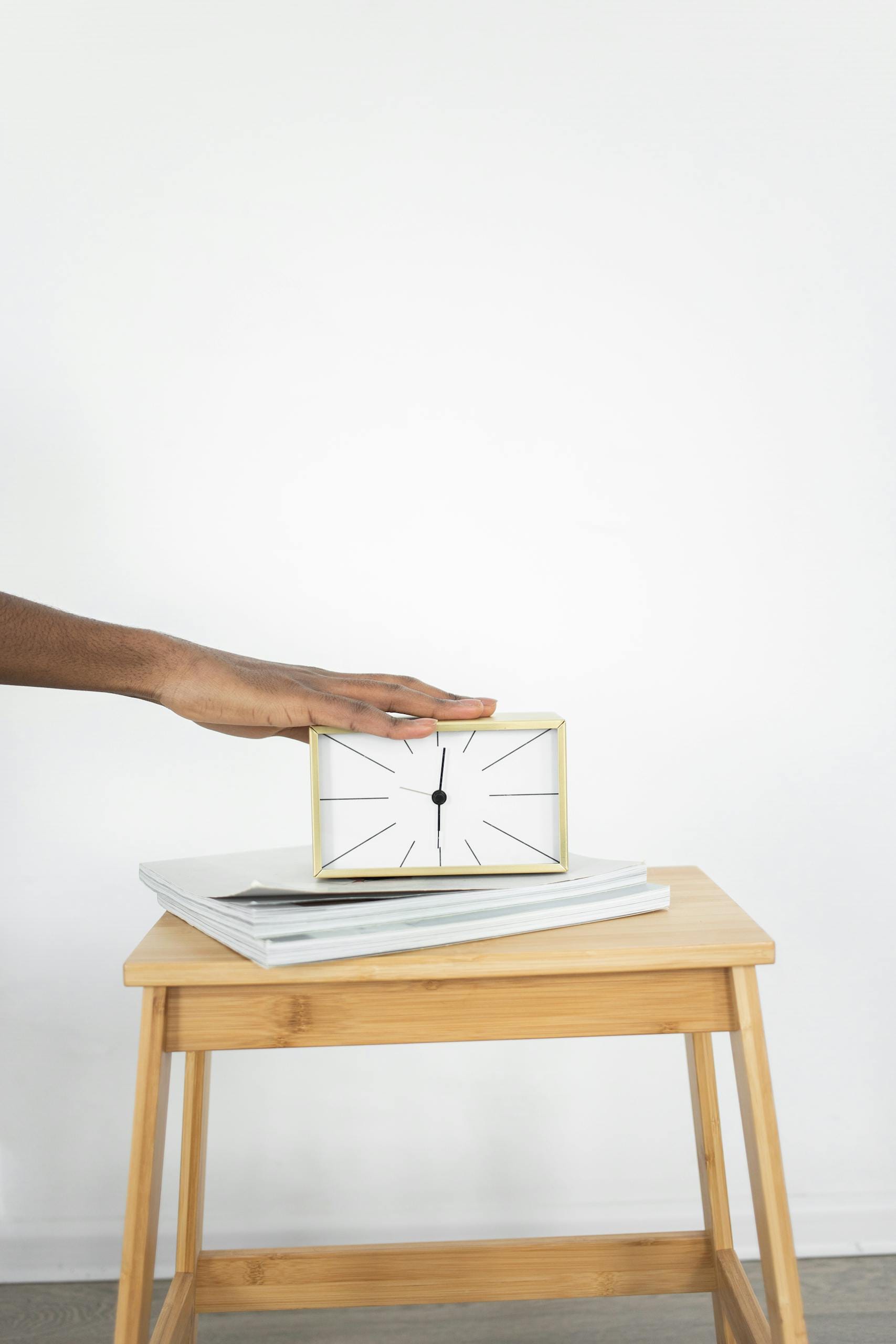 Minimalist desk clock representing time management, focus, and daily habits.

